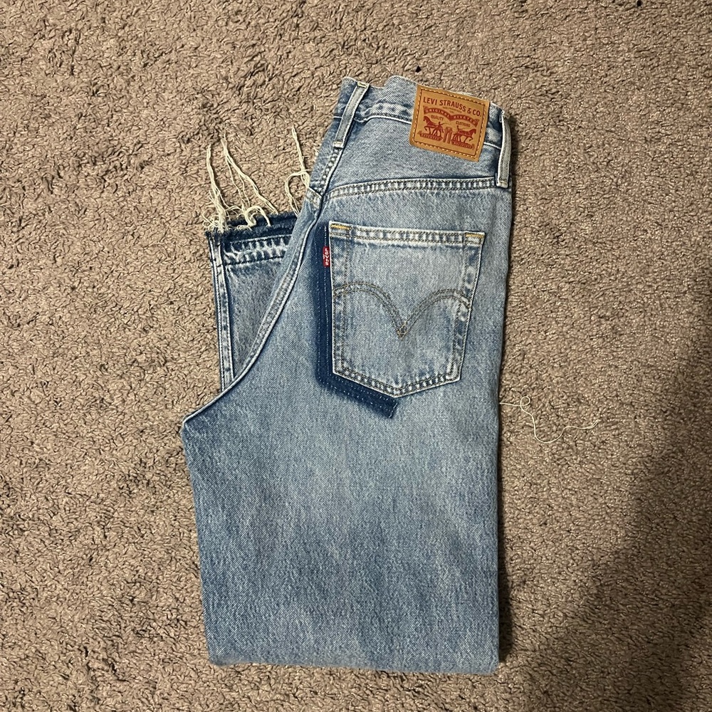 Levi's Women's Ribcage Straight Ankle Jeans, Light Indigo Destructed, 28